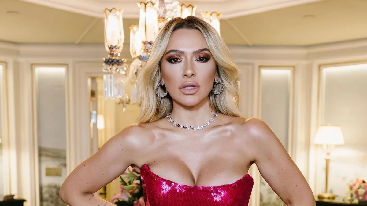 Hadise’nin Milano tarzına bakın! İddialı pozlar vermeye doymadı