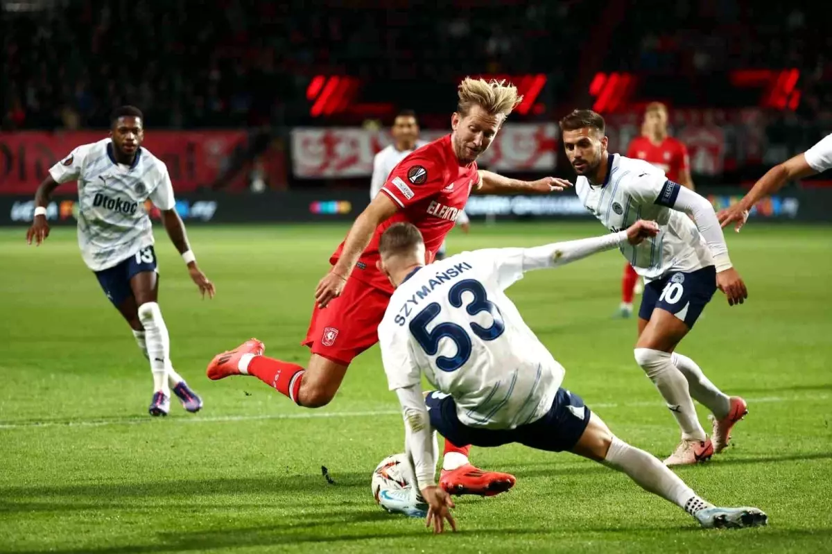 Fenerbahçe, Twente ile 1-1 Berabere Kaldı