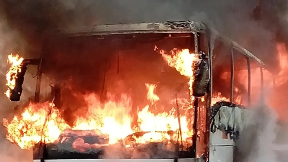 Pozantı Adana Otoyolu’nda panik anları: Yolcu otobüsü alev alev yandı!